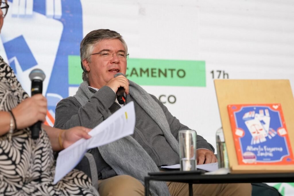 ADEGI levou à Feira do Livro do Funchal novo volume da Coleção Baltazar Dias 5 222 3
